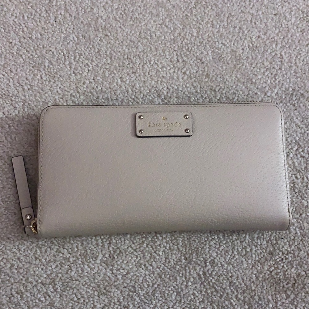Kate spade shell zip wallet